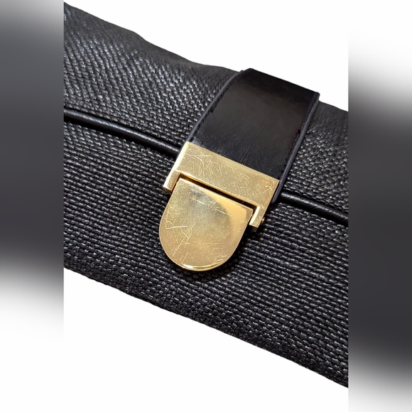 Y2K Banana Republic Small Black Jute Textured Clutch Purse w/ Gold Latch Snap - Picture 4 of 11